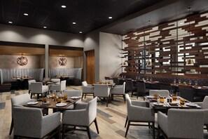 Fridge, coffee/tea maker - Marriott Dallas Allen Hotel & Convention Center (Allen)