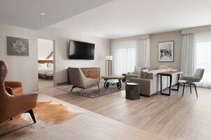 Televisión LED de 55 pulgadas con canales por satélite, una televisión