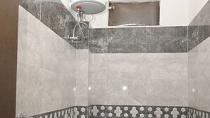 A bathroom with a toilet, shower, and a sink. - Rising Shemesh (Udaipur)