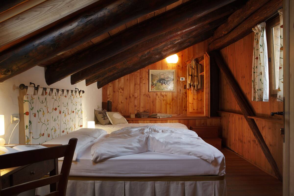 Triple Room, Multiple Beds, Non Smoking | WiFi (free), individually furnished, bed sheets