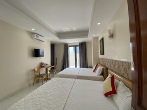 Minibar, desk, soundproofing, free WiFi - Bien Vang Hotel (Ho Chi Minh City)