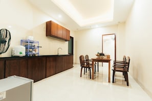 Family Room, Balcony | Private kitchen | Fridge - Bien Vang Hotel (Ho Chi Minh City)