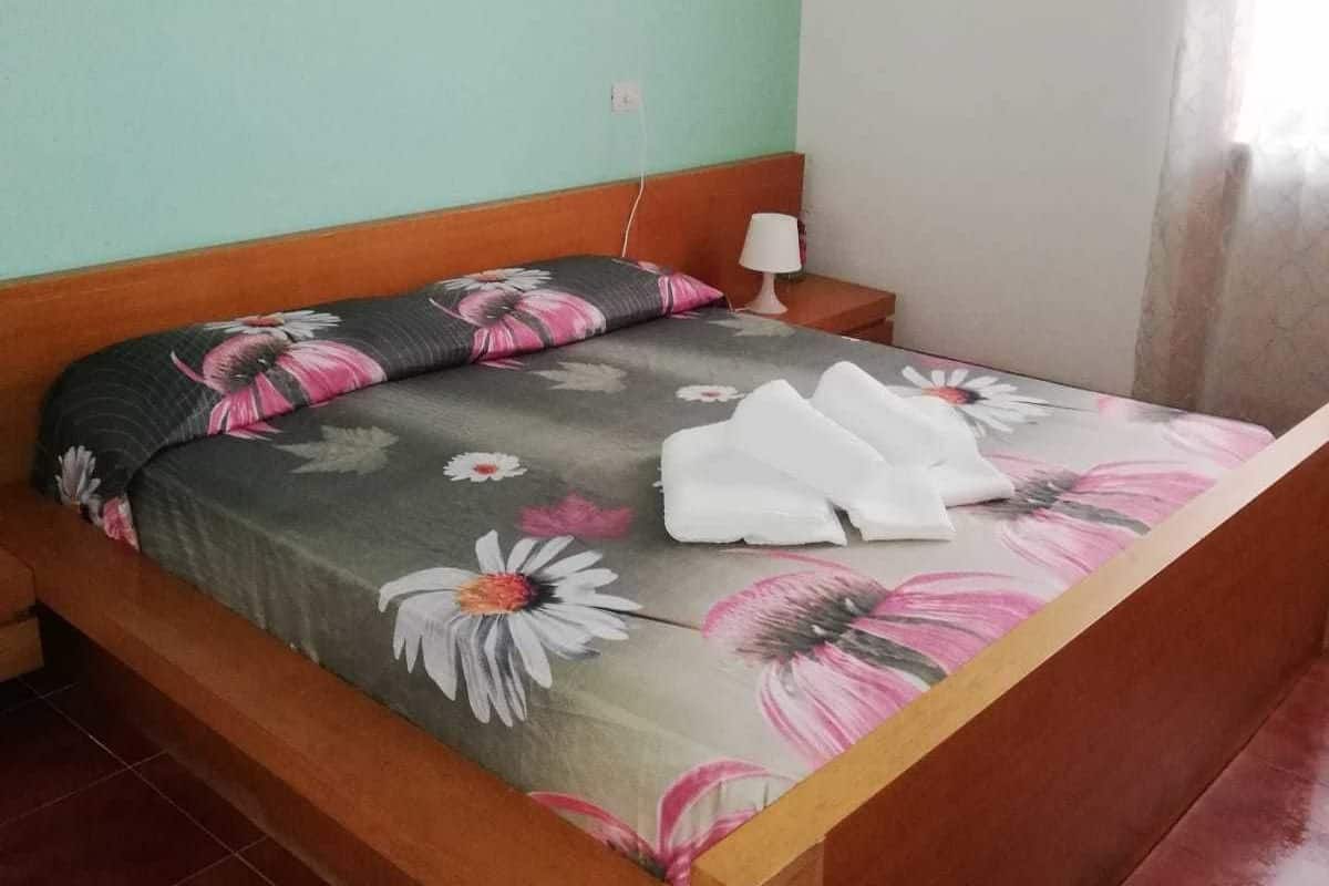 Blackout curtains, rollaway beds, free WiFi, bed sheets