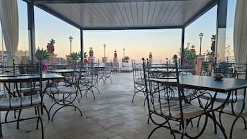 Petit déjeuner buffet compris tous les jours