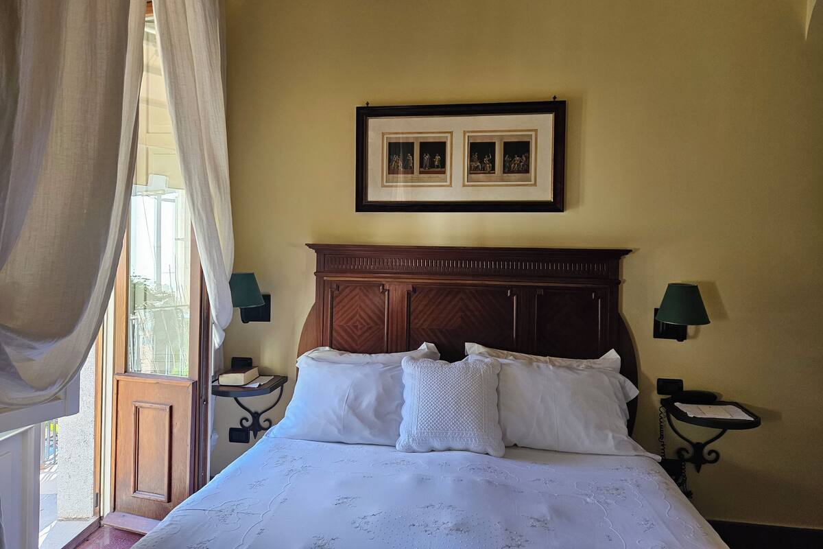 高級三人房, 1 間臥室 | 義大利 Frette 床單、高級寢具、舒適加層、客房內保險箱
