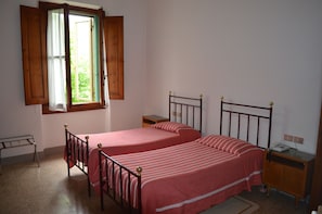 Zweibettzimmer | Kostenloses WLAN, Bettwäsche