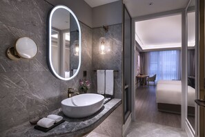 In-room safe, blackout curtains, soundproofing, rollaway beds - Mercure Shanghai Hongqiao Central (Shanghai)