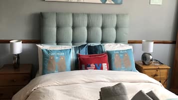 Deluxe Double Room | Free minibar items, individually decorated, individually furnished, desk