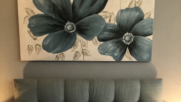 Habitación doble Deluxe | Artículos del minibar gratis y decoración personalizada
