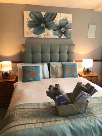 Deluxe Double Room | Free minibar items, individually decorated, individually furnished, desk