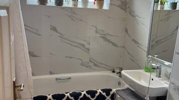 Combined shower/tub, free toiletries, hair dryer, slippers