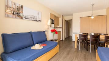 Appartement, 1 slaapkamer | Woonruimte | Een flatscreentelevisie