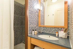 Amenidades de baño gratuitas y toallas