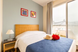 免费婴儿床、免费 WiFi、床单