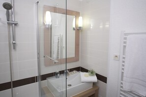 Free toiletries, towels - SOWELL RÉSIDENCES Le Port (Trouville-sur-Mer)