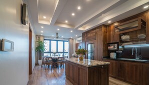 Panoramic-Penthouse | Eigene Küche | Kühlschrank, Mikrowelle, Herdplatte, Wasserkocher