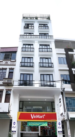 Front of property - iRest Apartment (Hanoi)