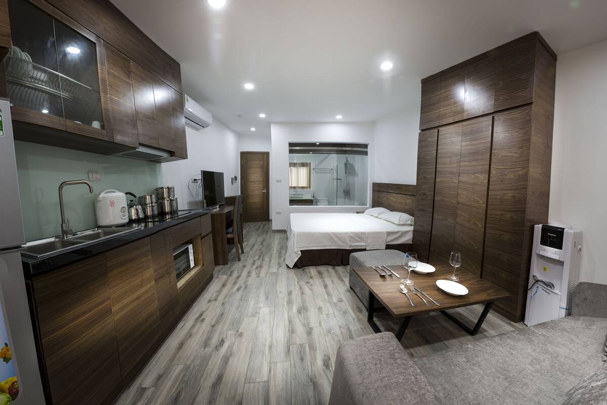 King Deluxe Studio | Minibar, desk, laptop workspace, soundproofing