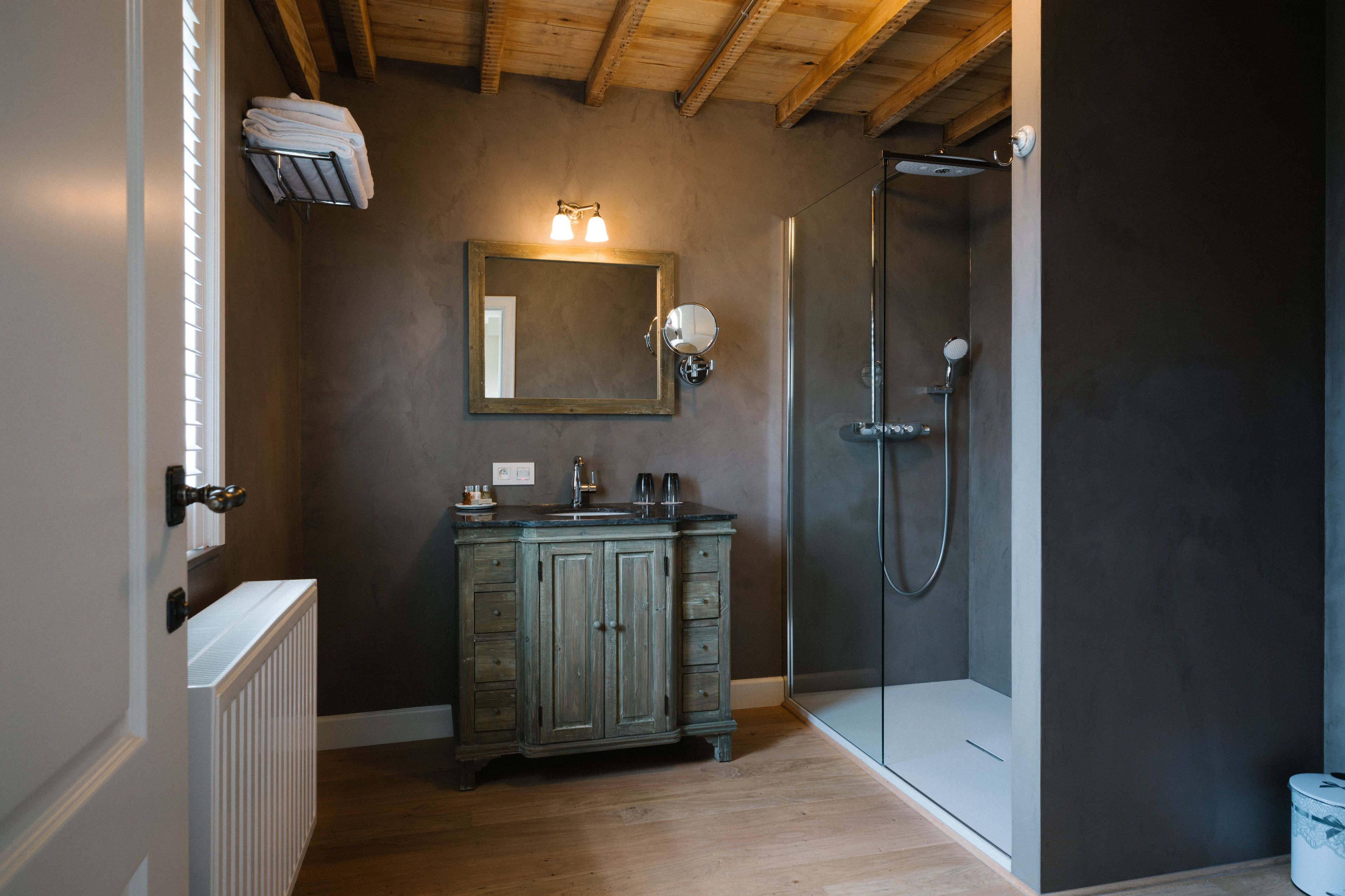 Deluxe Double Room, 1 King Bed (Jenny) | Bathroom | Free toiletries, hair dryer, bathrobes, slippers