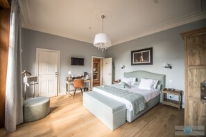 华丽双人房, 1 张特大床 (Cécile) | 高档床上用品、迷你吧、客房内保险箱、办公桌