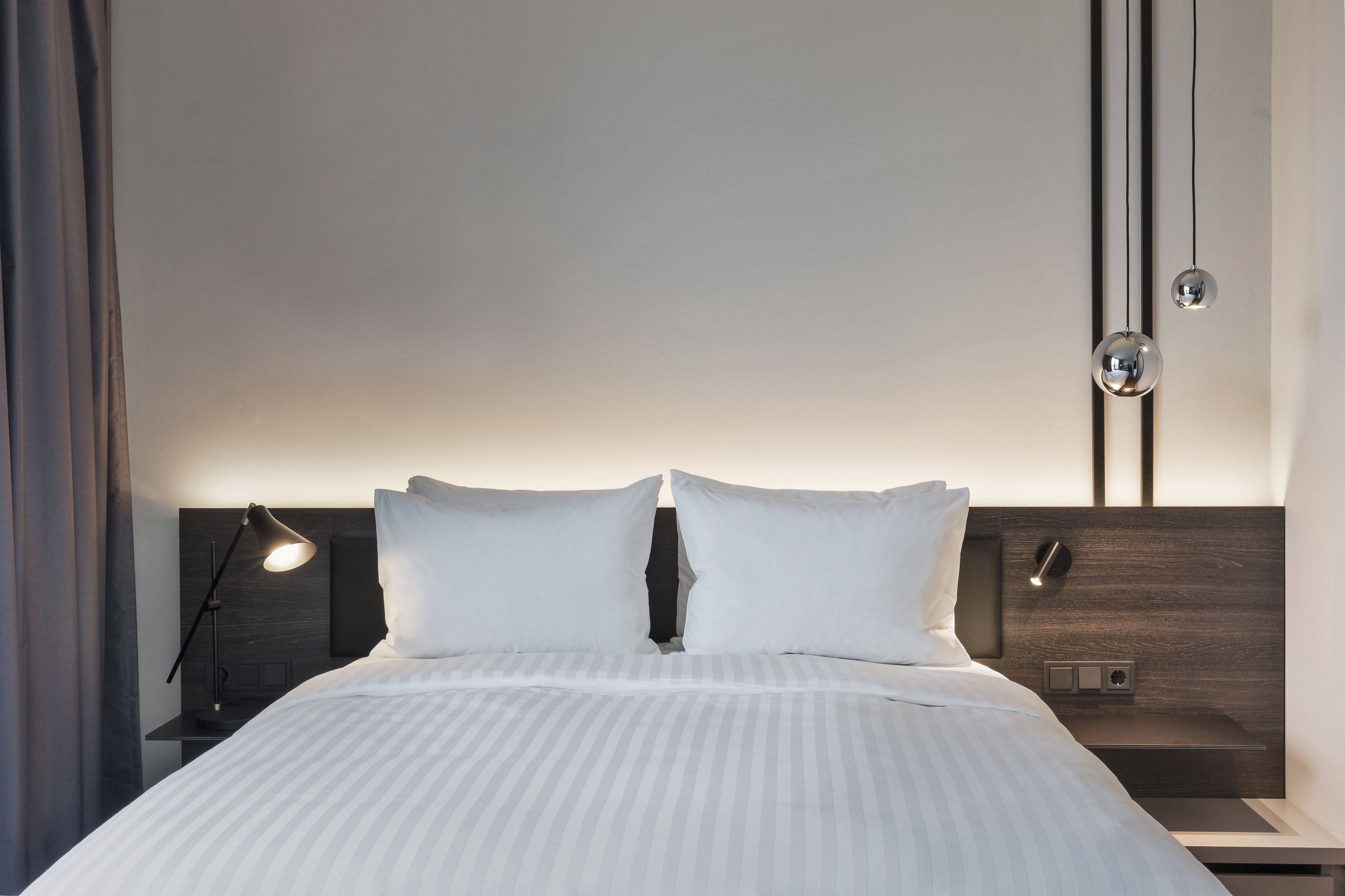 hypo-allergenic bedding, in-room safe, iron/ironing board