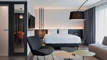 Family Studio, 1 King Bed with Sofa bed, City View | Hypo-allergenic bedding, in-room safe, iron/ironing board