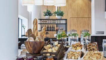 Free daily continental breakfast