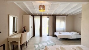 Standard Triple Room - İrmak Bag Evi (Bozcaada)