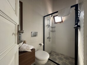Standard Double Room | Bathroom - İrmak Bag Evi (Bozcaada)