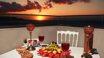 Breakfast, lunch, dinner served; local and international cuisine