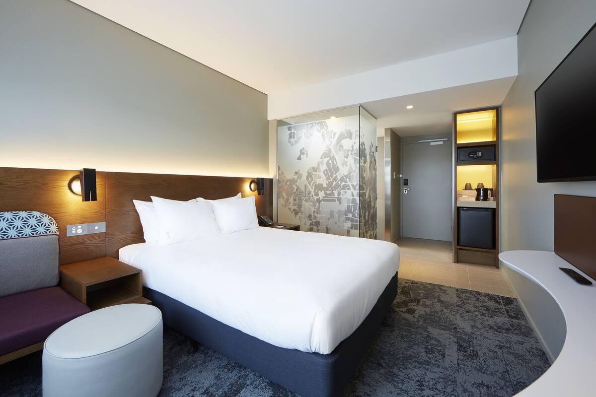 1 bedroom, premium bedding, in-room safe, desk