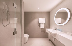 Standard Room, 1 Queen Bed, Accessible | Bathroom | Shower, free toiletries, hair dryer, towels - Holiday Inn Express Newcastle by IHG (Newcastle West)