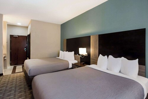 Quality Inn Galesburg Near US Highway 34 and I-74