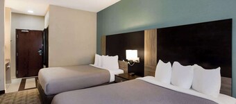 Quality Inn Galesburg Near US Highway 34 and I-74