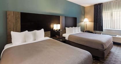 Quality Inn Galesburg Near US Highway 34 and I-74