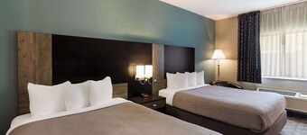 Quality Inn Galesburg Near US Highway 34 and I-74