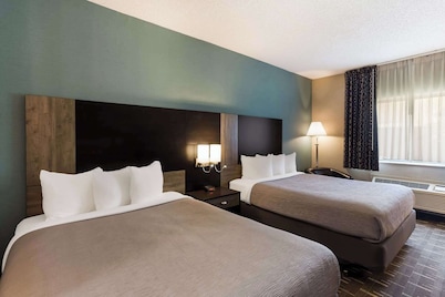 Quality Inn Galesburg Near US Highway 34 and I-74