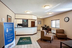 Lobby - Quality Inn Galesburg Near US Highway 34 and I-74 (Galesburg)