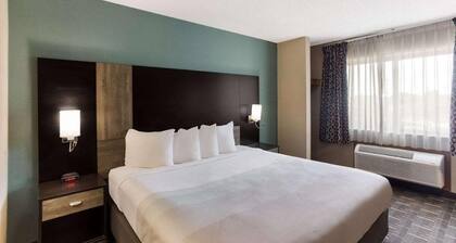 Quality Inn Galesburg Near US Highway 34 and I-74