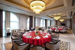 Se ofrece un desayuno bufé (50 CNY por persona)