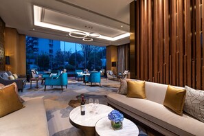 Lobby lounge - Ramada Plaza Wuhan Huangpi (Wuhan)