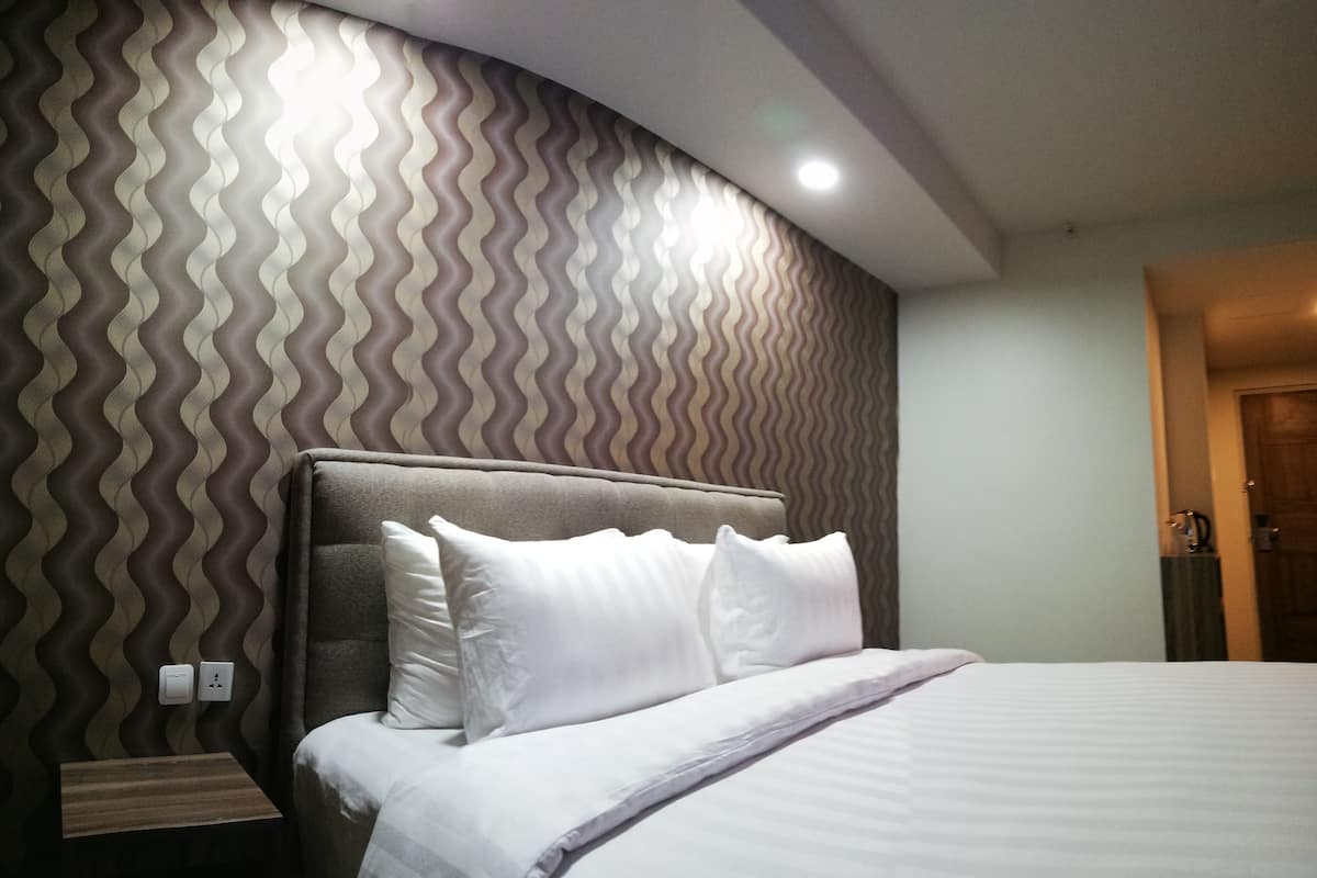 In-room safe, iron/ironing board, free WiFi, bed sheets