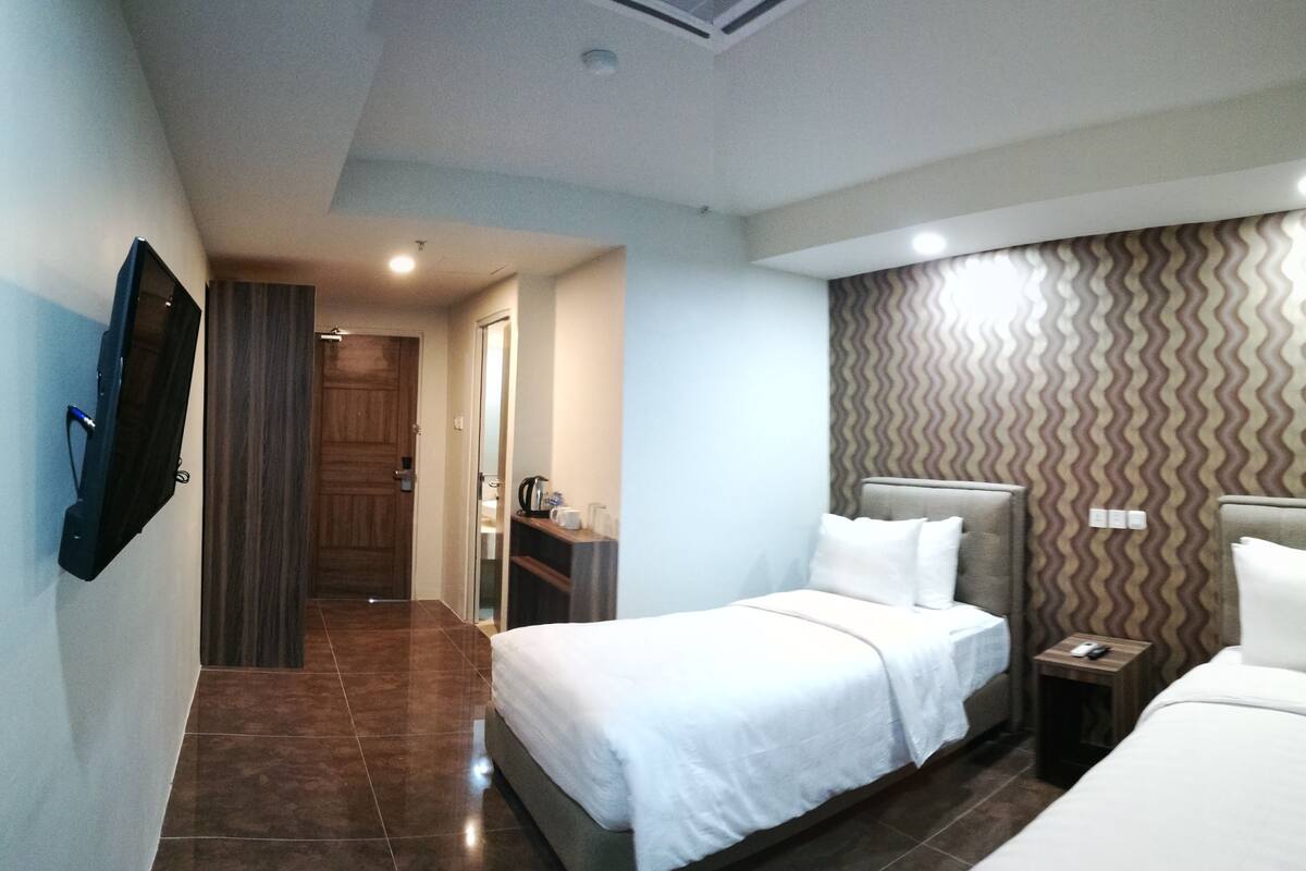 In-room safe, iron/ironing board (on request), WiFi (free), bed sheets