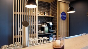 A bar area with a coffee machine, shelves with bottles, and a sign that reads "EXPRESS". - Holiday Inn Express Ringsheim by IHG (Ringsheim)