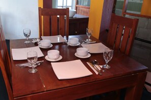 Breakfast, lunch, dinner served; local and international cuisine