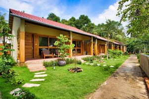 Bungalow Family, 2 Bed Rooms | Terrace/patio