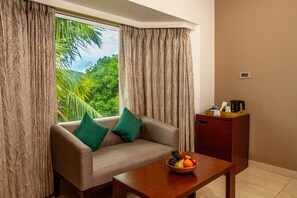 Mango Comfort Room | Free WiFi, bed sheets - Mango Suites Viera (Hyderabad)