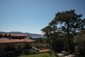 浪漫開放式套房, 1 張加大雙人床, 海景 | 高級寢具、Select Comfort 床墊、房內夾萬、書桌