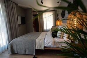 Romantische Studiosuite, 1 Queen-Bett, Meerblick | Hochwertige Bettwaren, Select-Comfort-Betten, Zimmersafe, Schreibtisch