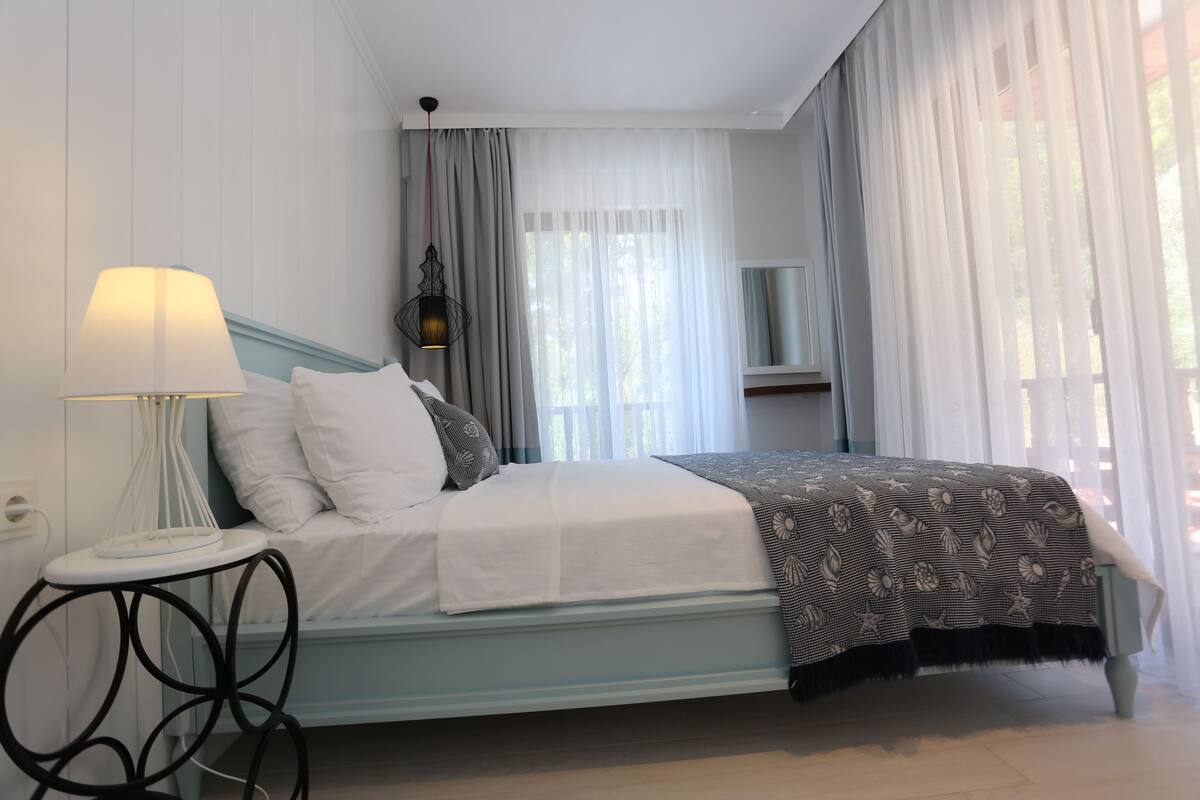 Premium bedding, Select Comfort beds, in-room safe, desk